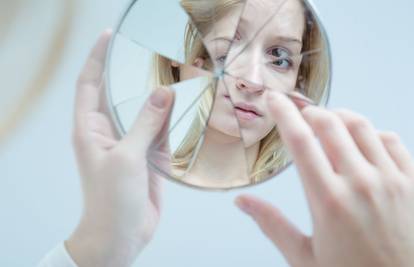 Sindrom iskrivljenog ogledala: Traže mane i preuveličavaju ih