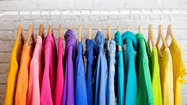 Kako nam odjeća daje dojam zaštite: Psihološki efekt koji olakšava svakodnevni život