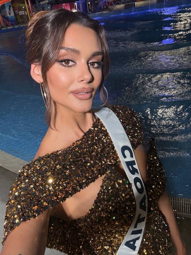 FOTO Svi outfiti naše missice: Evo u kojim se kombinacijama do sada predstavila s lentom