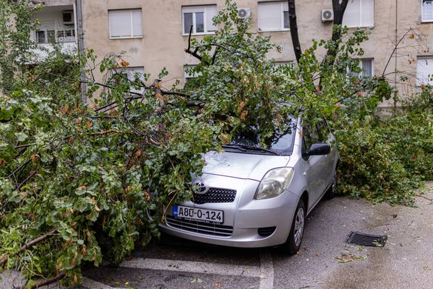 Olujno nevrijeme poharalo Mostar 