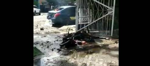 Bombaši samoubojice raznijeli se pred katoličkom crkvom u Indoneziji i ranili 14 ljudi