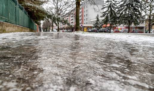 Zaboravite sol! Ovo su sigurnije alternative za zale&dstrok;ene prilaze