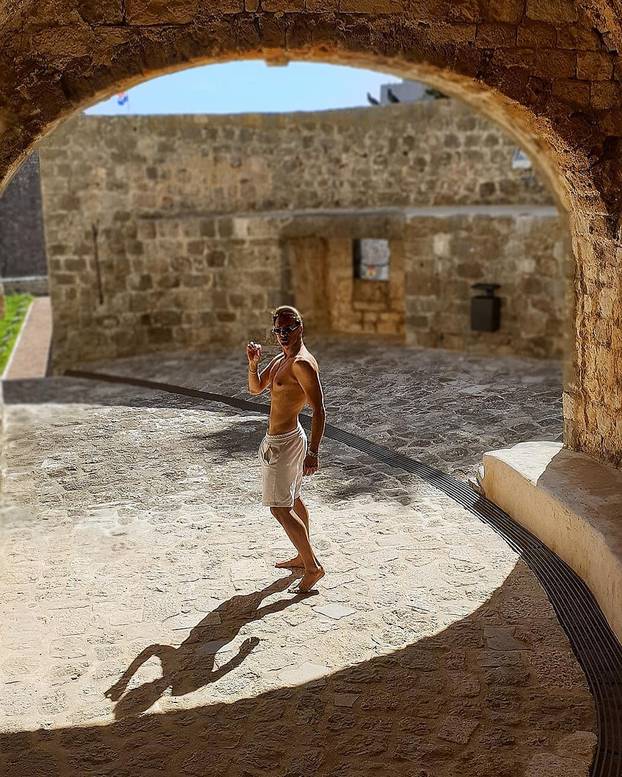 FOTO Goli slikar Pietro Boban umjetnost stvara i kada je on sam akter ispred objektiva...