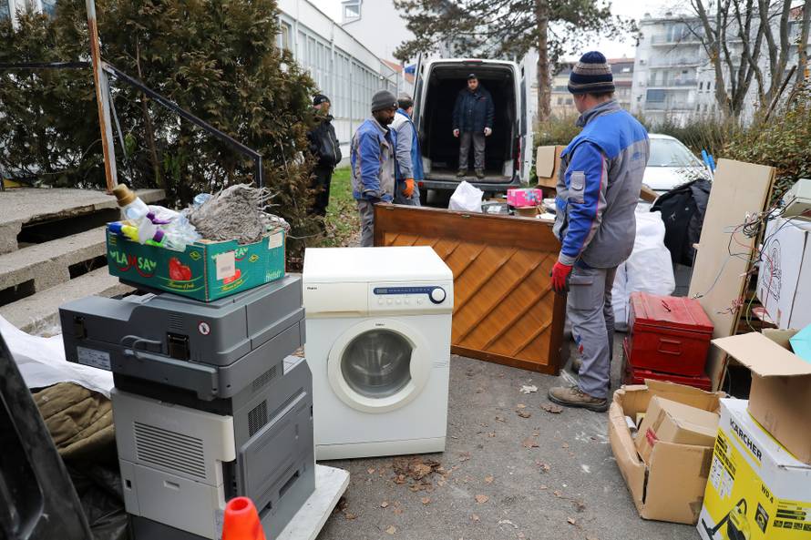 Zagreb: Deložacija Enimarka Ponjevića iz gradskog objekta na Vrbiku