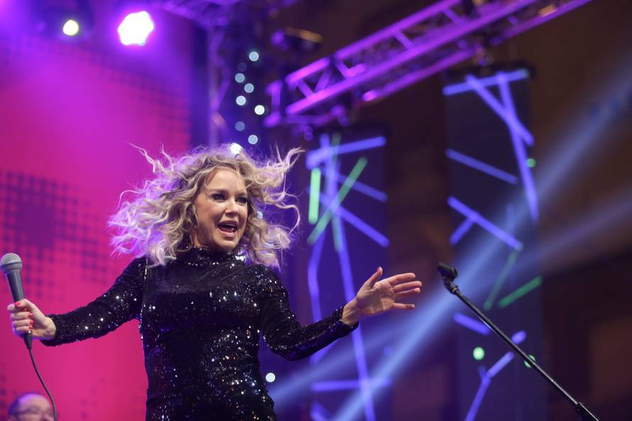 'Lavica' Maja je zaskočila svog dečka nakon nastupa na Trgu