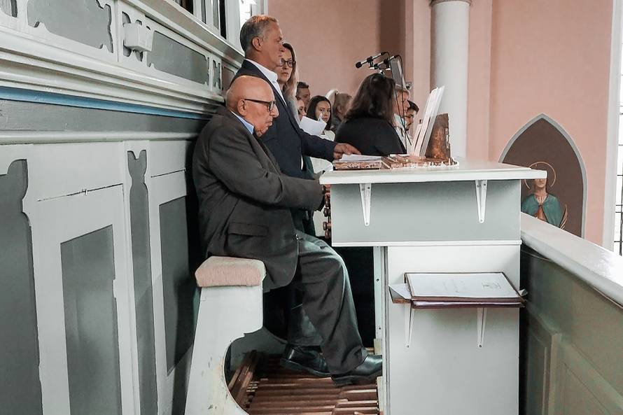 Djed Ivan i u 90. godini u crkvi svira orgulje:  'Tukli su me da odustanem, ali nije bilo šanse'