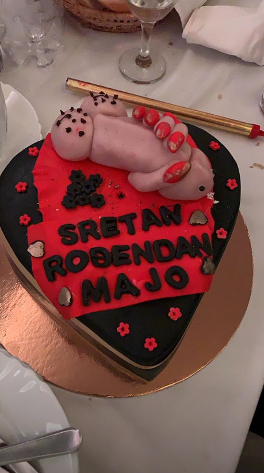 Šuput proslavila 40. rođendan: Na poklon dobila posebnu tortu