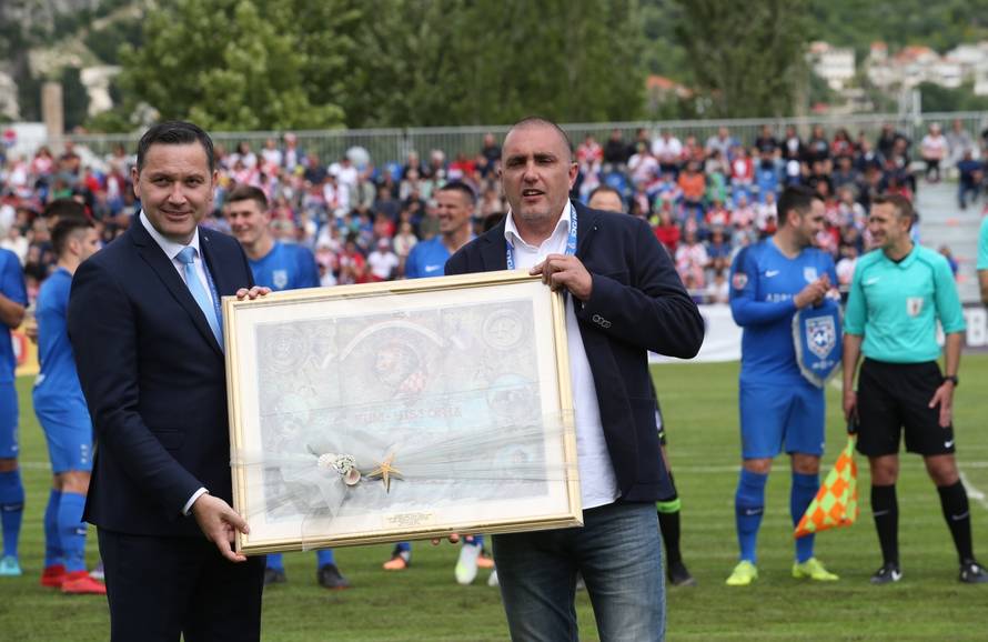 Prijateljska utakmica Hrvatske nogometne reprezentacije i NK OmiÅ¡ povodom 100 godina istoimenog kluba