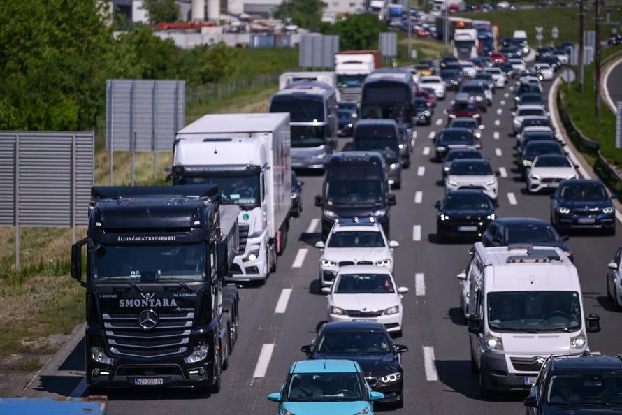 Zagreb: Gužve na naplatoj kućici Lučko zbog produženog vikenda