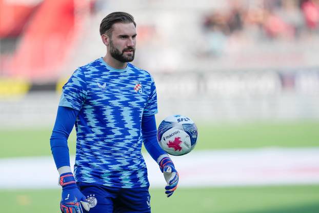 Thun: Zagrijavanje igrača prije početka utakmice FC Thun - GNK Dinamo