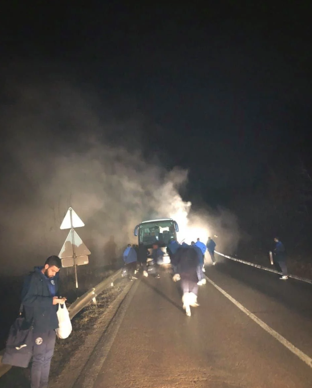 Igračima Radnika se zapalio autobus dok su putovali kući