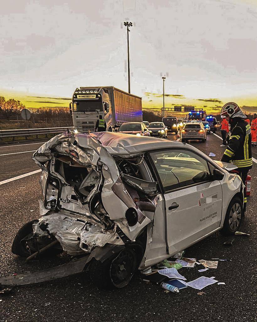 FOTO Pogledajte što je ostalo od auta u nesreći kod Zdenčine na A1. Čudo da nitko nije poginuo