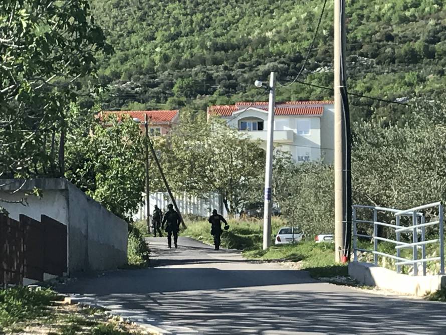 Predao se policiji: Muškarac je pucao u kući u Kaštel Sućurcu