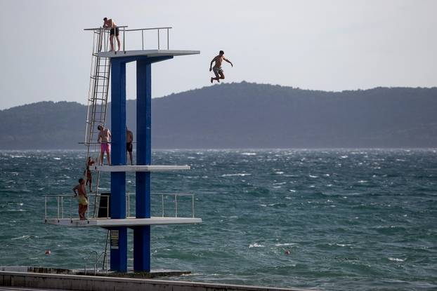 Zadar: Jesensko poslijepodne na skakaonici bazena Kolovare