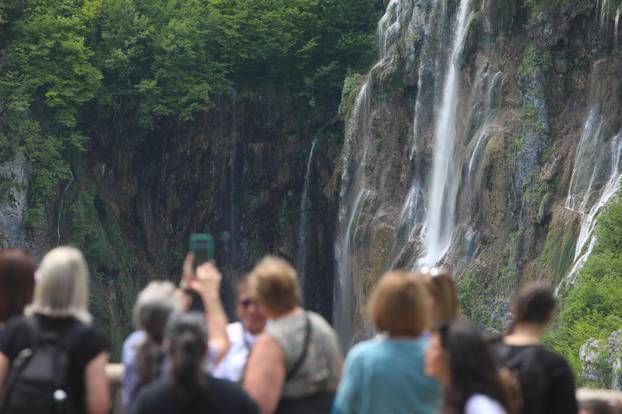 Turisti na Plitvicama
