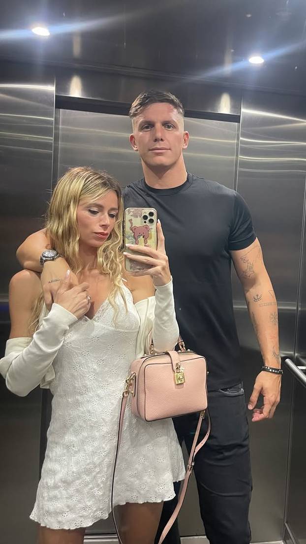 FOTO Nestala je s terena, otišla u reality pa postala model u tangicama. Sad se vraća tenisu