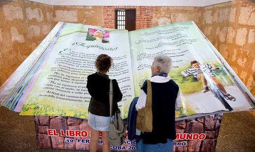 Na Kubi izložene najveća i najmanja knjiga na svijetu