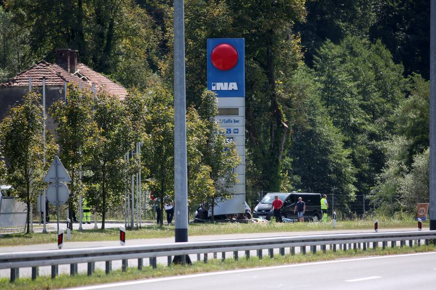 Vozač poginuo na mjestu: Auto izletio s ceste i zabio se u stup