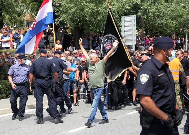 Knin: Policija propustila pripadnike HOS-a nakon protokolarnog djela obljetnice Oluje