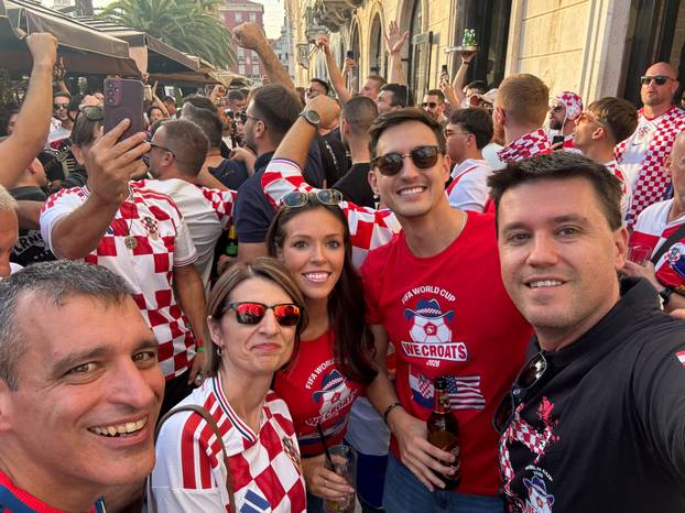 FOTO Zagrijavanje navijača u Splitu: Cijela riva u 'kockicama', rasplesani Španjolci rade šou