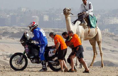 Start Faraonovog cross rallyja ispred Sfinge u Gazi
