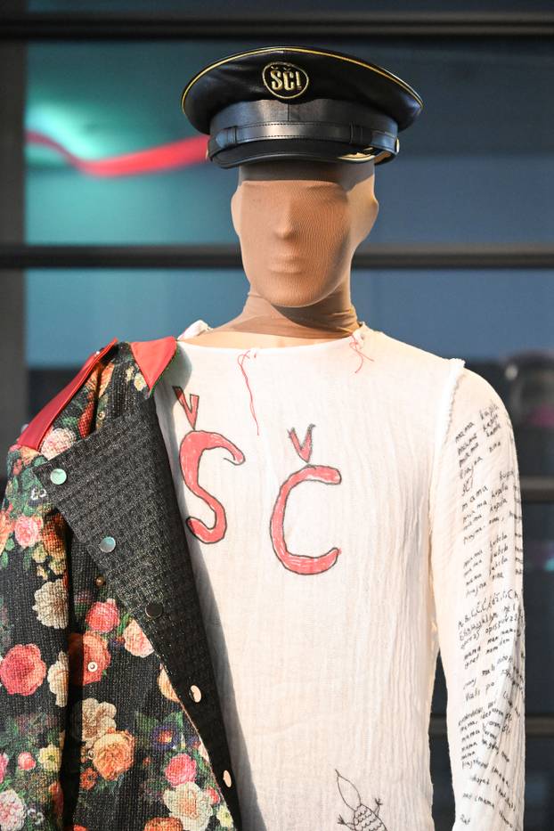 Zagreb: U predvorju MSU-a svečano otvorena izložba "MAMA ŠČ!"