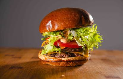 Ovo je tajna kako pripremiti savršeni cheeseburger, ali danas neka vas počasti prijatelj