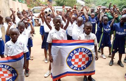 I u Kongu drukaju za Hajduk: Splićani djeci donirali dresove
