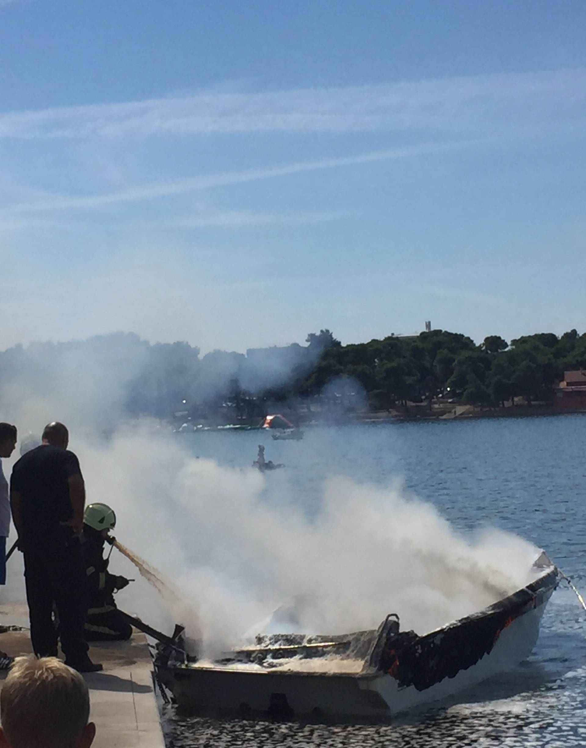 Dječaka je eksplozija glisera odbacila u zrak, slomio ruke