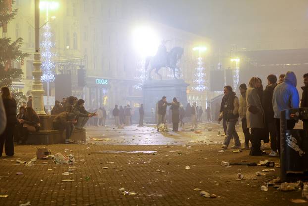 Zagreb: Nakon proslave Nove godine ostala je velika količina otpada