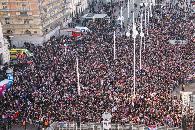 Panorama svečanog dočeka hrvatske rukometne reprezentacije u Zagrebu