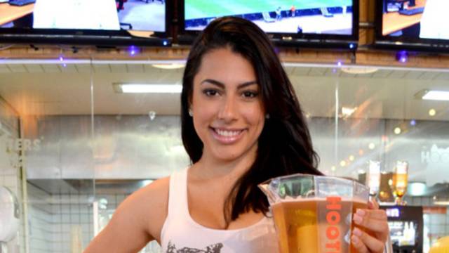 http://www.facebook.com/hootersbrasil