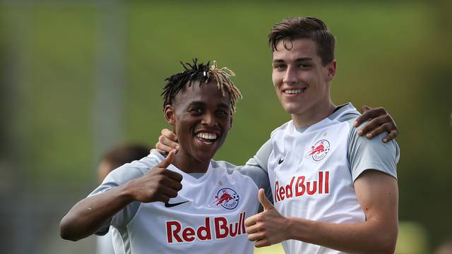 Salzburg U19 v Olympique Lyonnais U19 - UEFA Youth League - Colovray Sports Centre