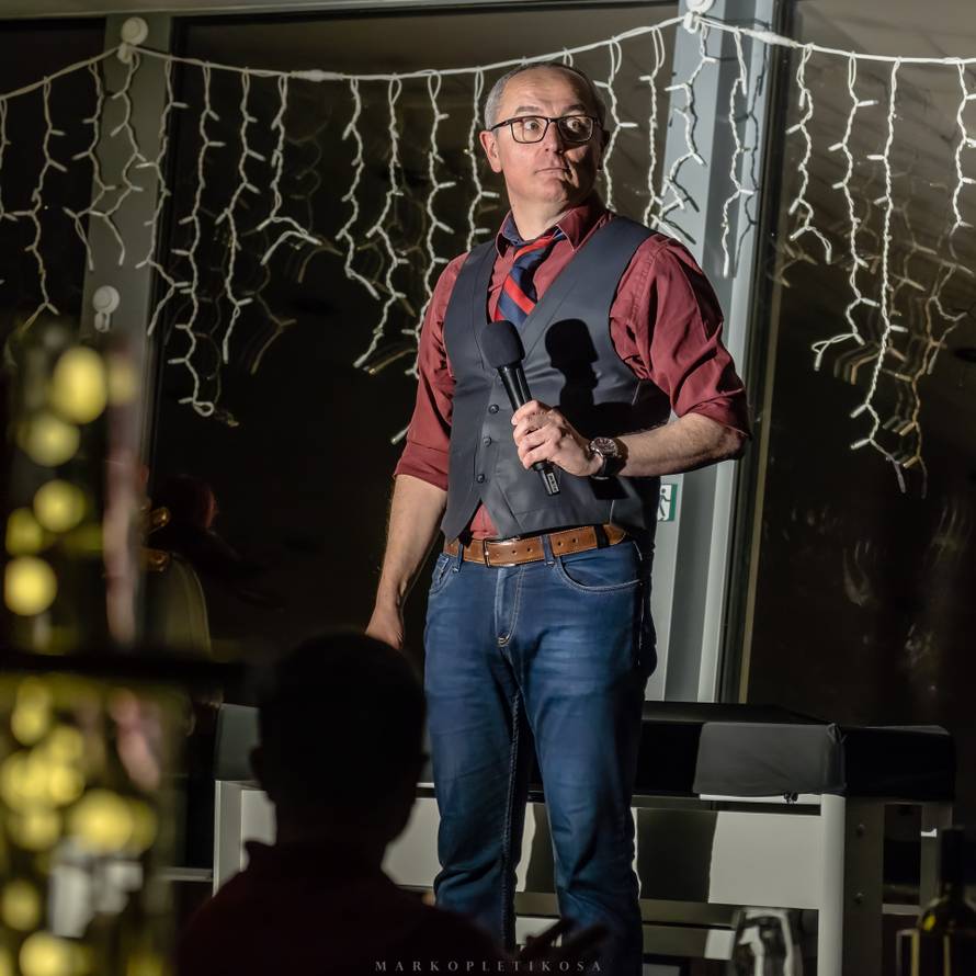 Veteran domaće stand-up scene na regionalnoj turneji kojom će obilježiti 20 godina karijere...