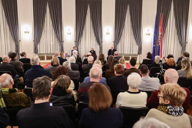 Zagreb: Promocija knjige Žene koje mašu rukama Jadranke Kosor