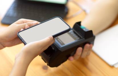 Kina živi bez novčanika: Preko mobitela daju i milodar u hramu