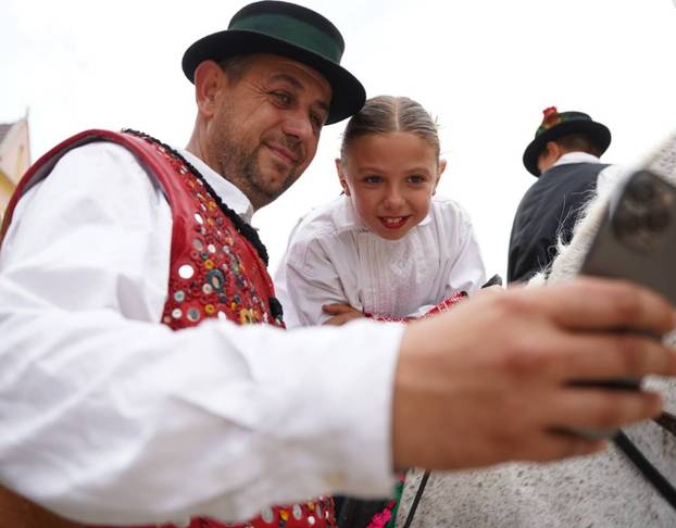 Dječje vinkovačke jeseni: Spoj folklora i slavonskih pjesama