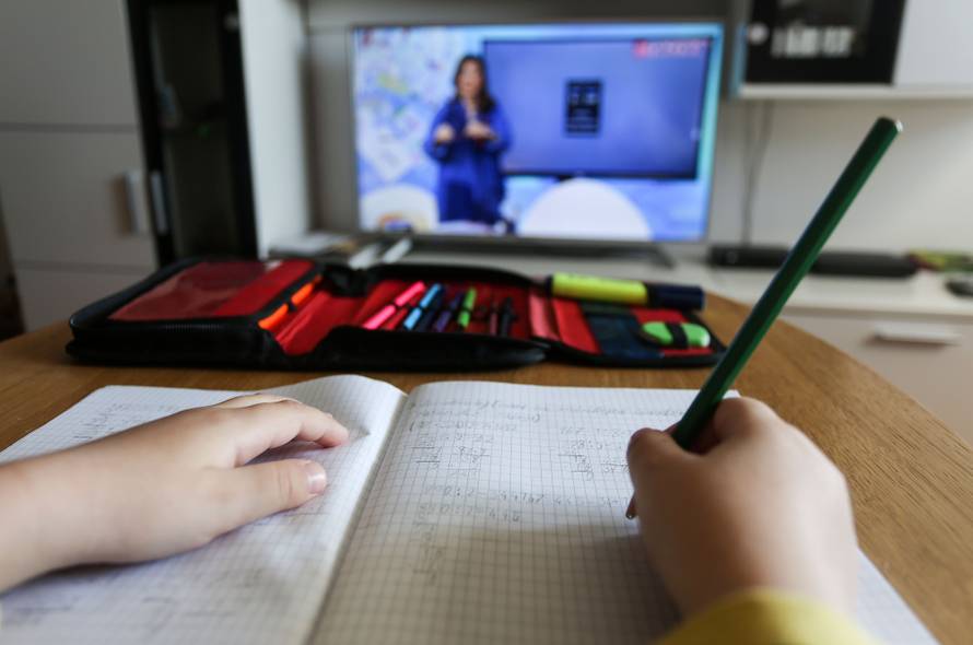 Zagreb: Nastava preko virtualnih učionica na HRT 4