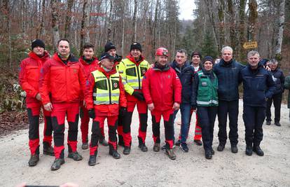 24sata u Sloveniji: Obitelj i vodiči uspješno evakuirani iz Križne jame! Svi su zdravi...
