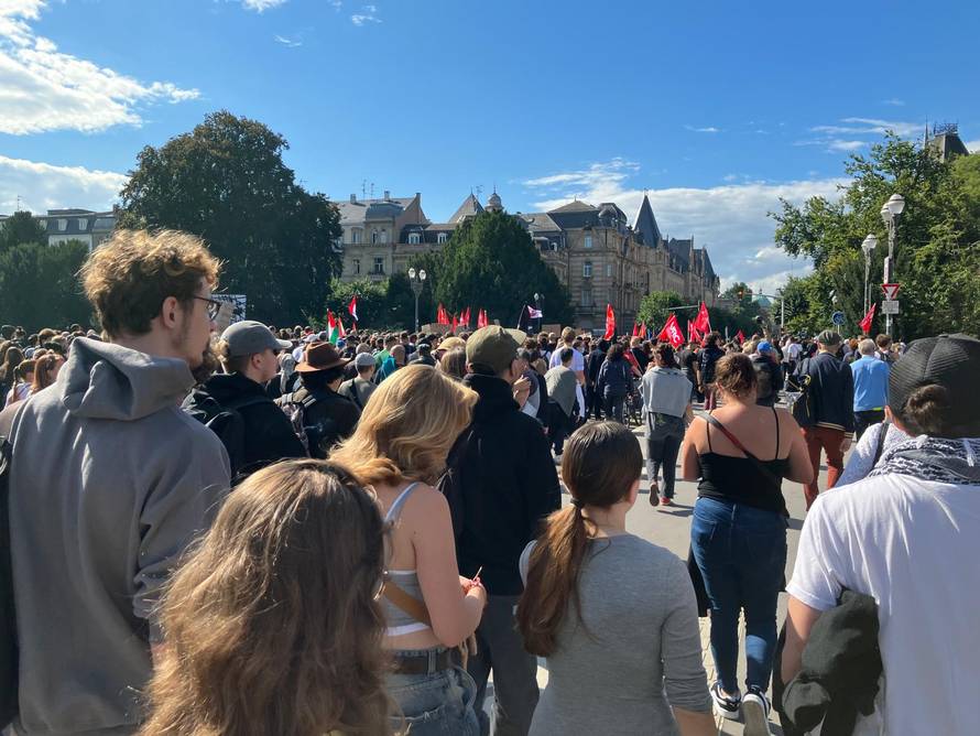 VIDEO Tako to rade Francuzi. Prijestolnica EU je u blokadi: 'Macron militarizira državu!'