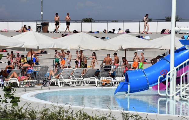 Slavonski Brod:  Počela je sezona kupanja na obnovljenim gradskim bazenima