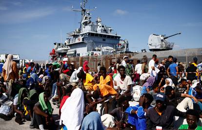 Francuski ministar putuje u Rim: Mi nećemo prihvaćati migrante s talijanskog otoka Lampedusa