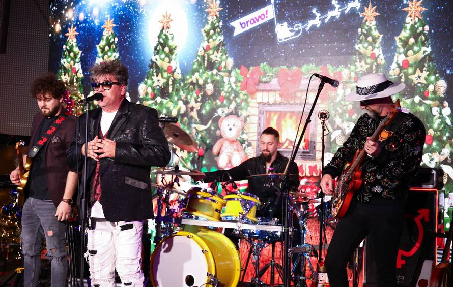 Zagreb: Privatni koncert Crvene jabuke na radiju bravo!