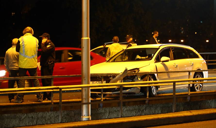 Zagreb: Sudarili se auti na mostu, ozlijeđen jedan čovjek