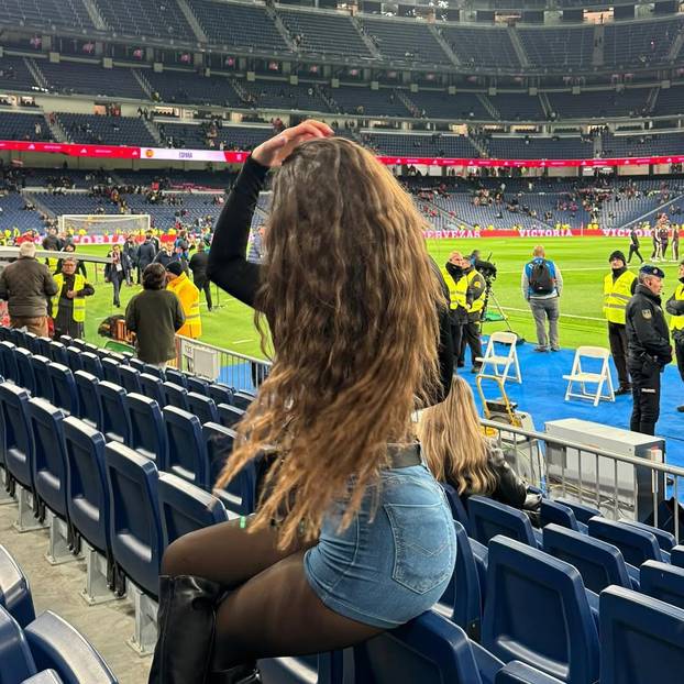 FOTO Nogometaš Reala nije bio pozvan na SP, ali zasigurno ga je utješila atraktivna trenerica