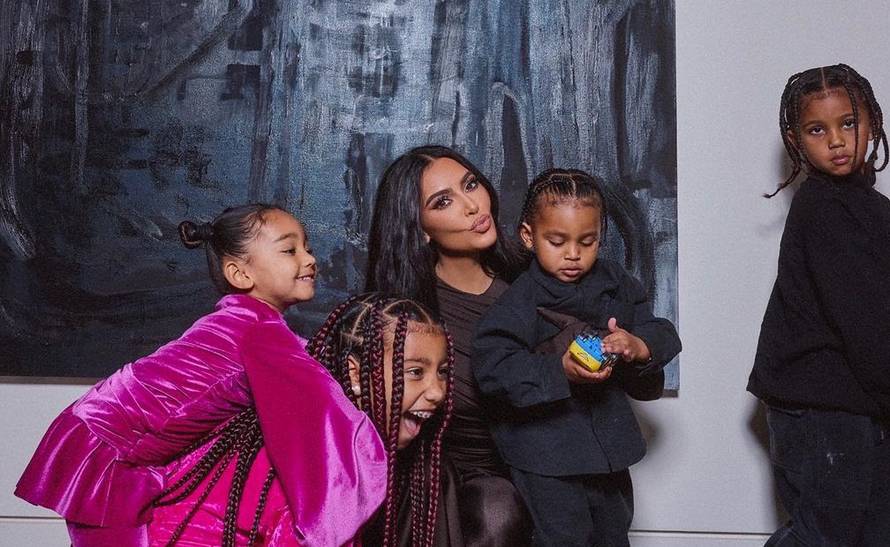 Kim otkrila kako je objasnila djeci buran razvod s Kanyeom