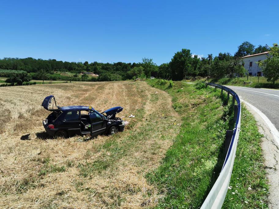 Nova teška nesreća: Vozač (58) izletio s ceste u Istri i poginuo