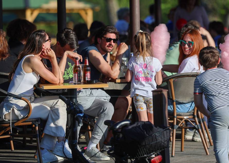 Zagreb: Na Uskrs Jarun privukao veliki broj građana