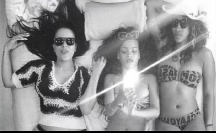 Isplivala fotka Rihanne i Serene Williams na suđenju P. Diddyju: Bile u krevetu s trećom ženom...