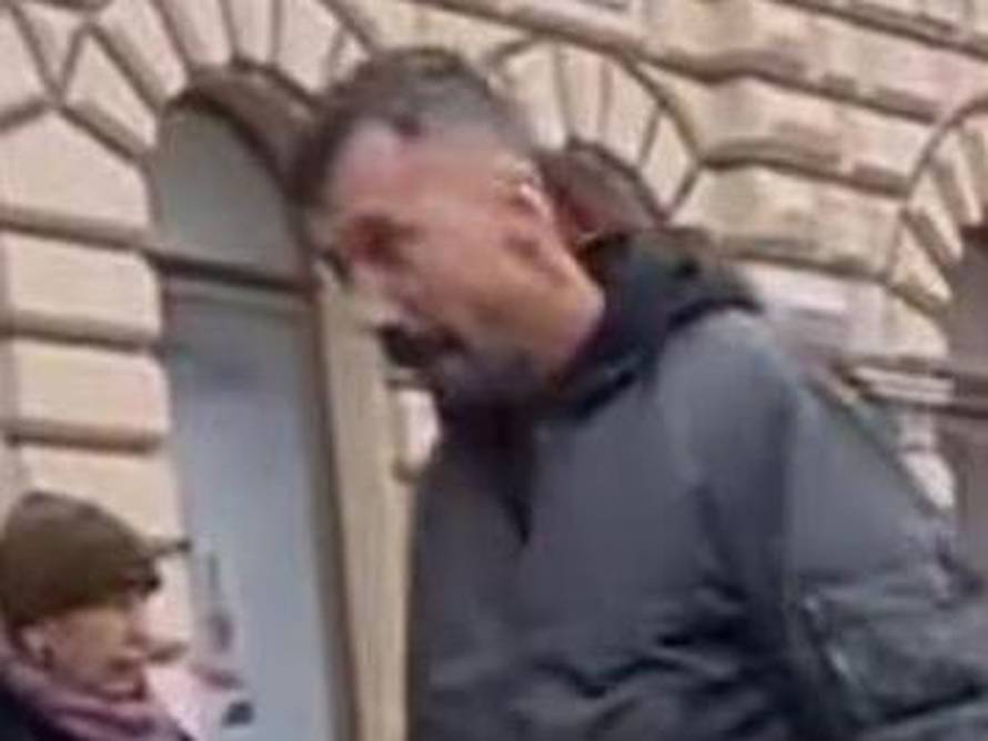 VIDEO Tip koji je gazio ruže za ubijene žene dobio prijavu! Evo kojeg je odvjetnika angažirao